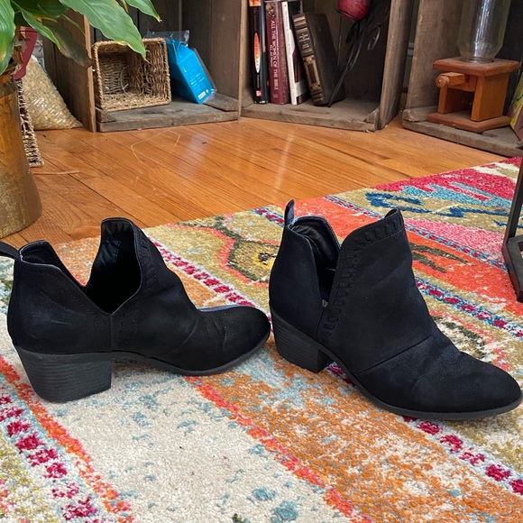 Black Booties. Size 7.5 - Picture 1 of 5
